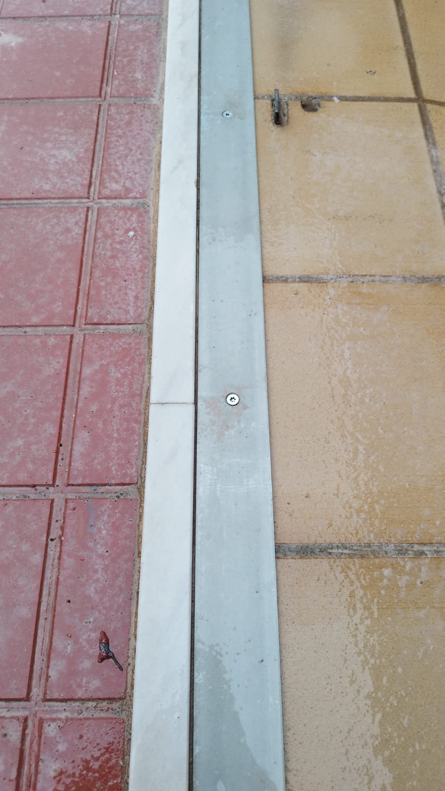 detalle pletina suelo