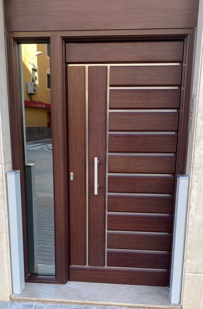 Puerta con cubre guias